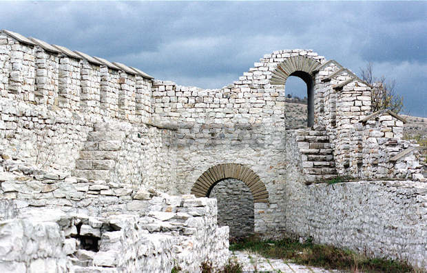 Първите открити  лекоатлетически бягания "Ловешка крепост"  се организират в Ловеч