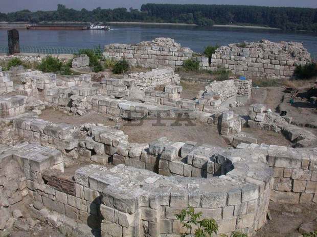 Нехарактерна за средновековното строителство инфраструктура са открили археолози при разкопки в средновековния Дръстър 