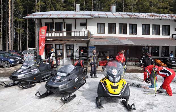 По десетина пъти дневно се налага на планинските спасители да  помагат на пострадали скиори и сноубордисти в ски зоната на  Банско