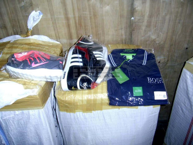 Митничари от Свиленград конфискуваха стоки с логото на известни марки 