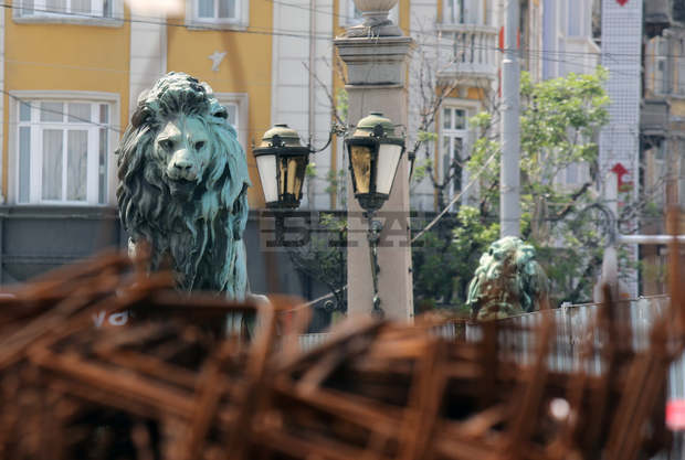 Кметът на София Йорданка Фандъкова ще  провери днес изпълнението на строителните  работи на "Лъвов мост"