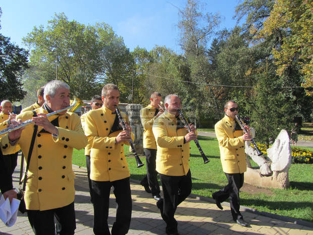 Перник чества днес ден на града