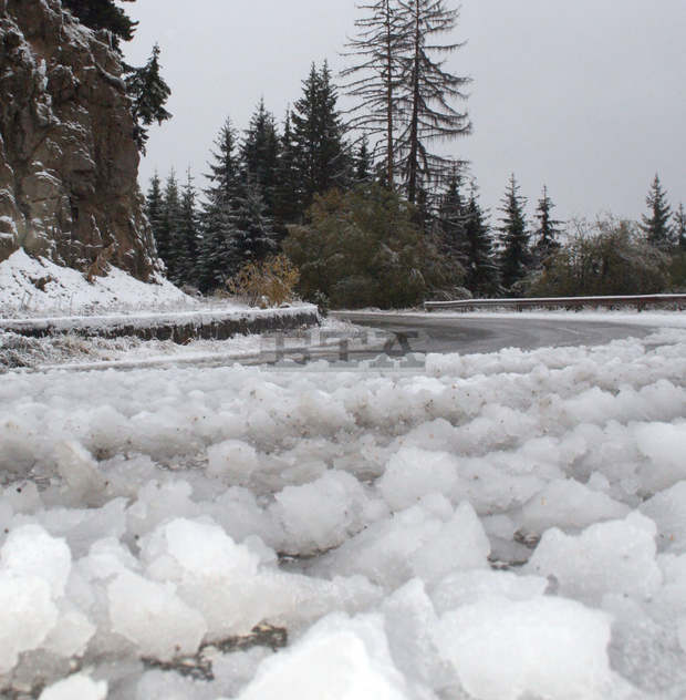 Пътят за шуменското  село Новосел  остава затворен