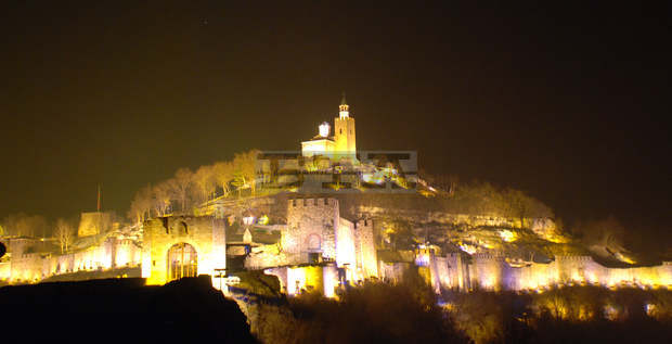 Крепостта "Царевец" ще бъде  осветена във виолетово в знак на съпричастност  със световния ден на недоносените деца 