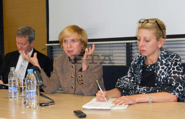 В публична реч в АУБ посланикът на САЩ в България Марси Рийс говори за върховенствота на закона и неговатаизключително важна роля в едно свободно и демократично общество 