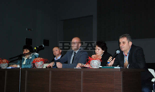 Представители на Областната дирекция по безопасност на храните и други институции се срещнаха с хотелиери и ресторантьори в Банско Представители на Областната дирекция по безопасност на храните и други институции се срещнаха с хотелиери и ресторантьори в Банско