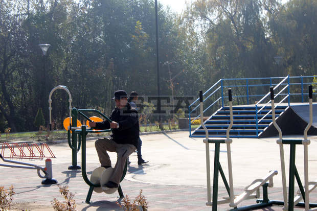 Монтират се 40 фитнес уреда в двата нови парка в Благоевград