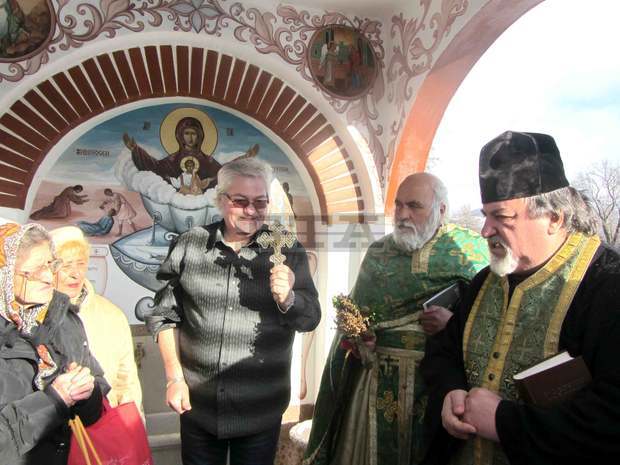 За 110 лв. бе откупен Богоявленският кръст в пернишката църква  "Успение Богородично", в централния храм прекратиха наддаванията