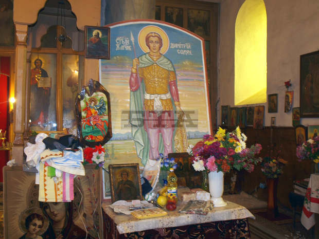 Десетки миряни честваха в Брежани храмовия празник в черквата "Св. Димитър Солунски"- една от най-старите в Пиринския край