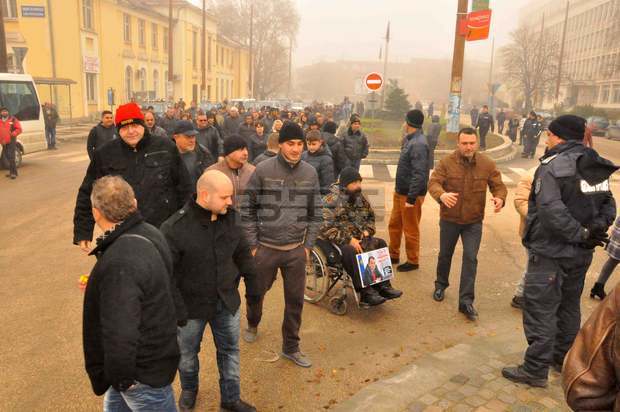Близо 100-на видинчани се събраха на протест срещу незаконен строеж в защитена зона на културното наследство Близо 100-на видинчани се събраха на протест срещу незаконен строеж в защитена зона на културното наследство