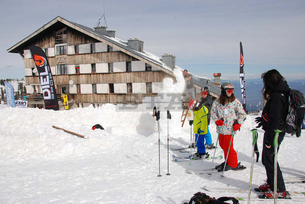 Около 60 хотели и къщи за гости с над 2000 легла очакват и този зимен сезон туристи в Добринище 