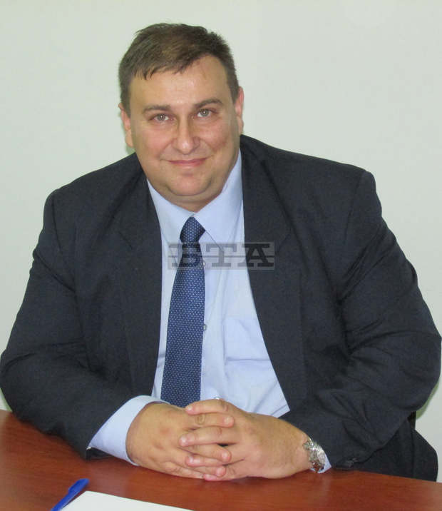 Евродепутатът от ГЕРБ/ЕНП Емил Радев работи за създаване на интергрупа за Дунавския регион в Европейския парламент Евродепутатът от ГЕРБ/ЕНП Емил Радев работи за създаване на интергрупа за Дунавския регион в Европейския парламент