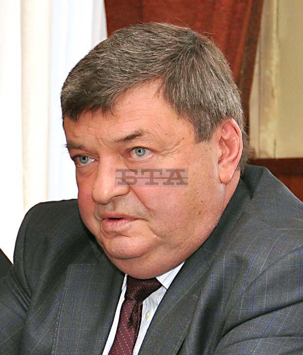 Депутат от БСП дари хранина жители на врачанското село Баница