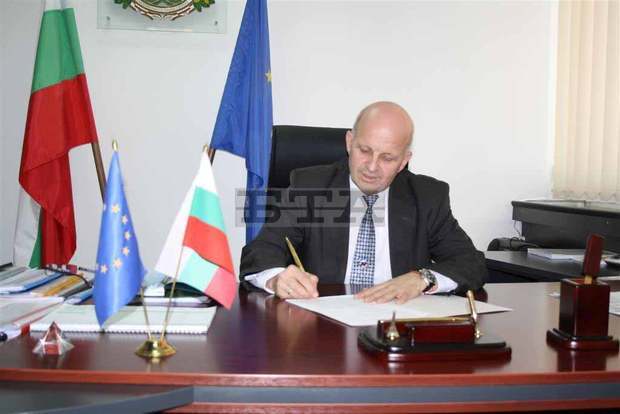 Областният управител на Стара Загора инж. Георги  Ранов подписа днес нови 14 тристранни договора за  саниране на жилищни сгради 