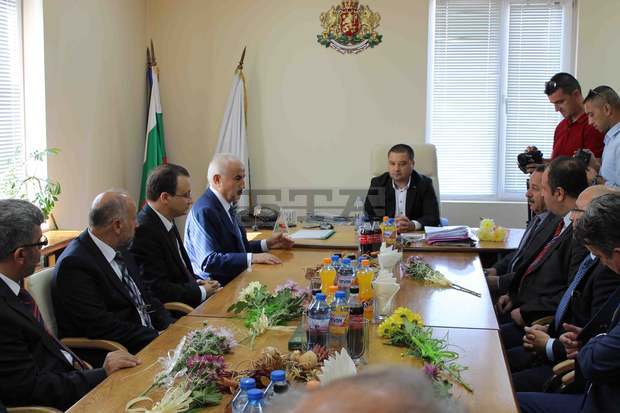 Гости от Турция присъстваха на масово обрязване на момчета в Омуртаг