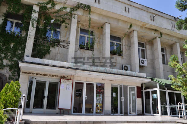 В Ловеч Денят на народните будители  ще бъде отбелязан с концерт и присъждане на награди,  сред които барелеф "Св. Иван Рилски"