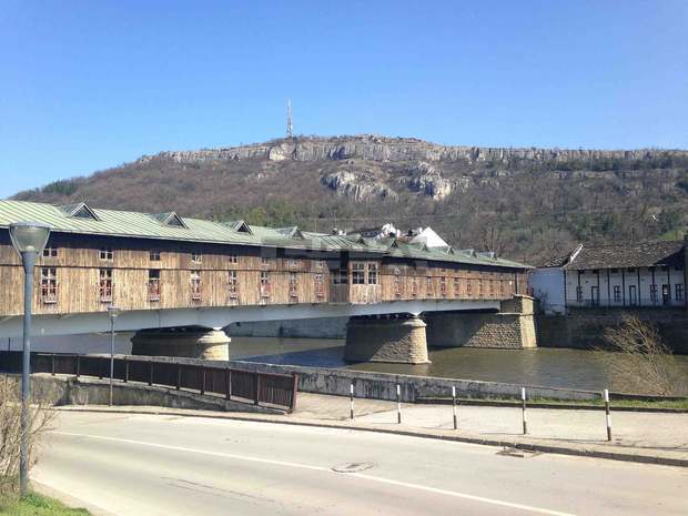 Кметът на Ловеч е внесъл предложение в общинския съвет за референдум за вида на покрития мост в града 