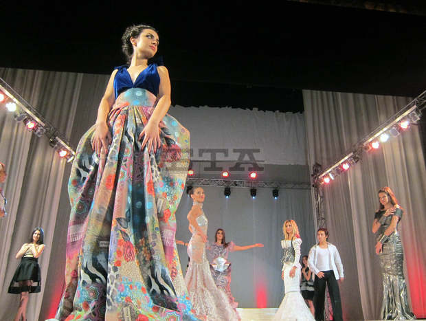 В Плевен тече подготовка за утрешния спектакъл "25 години Парад на модата"