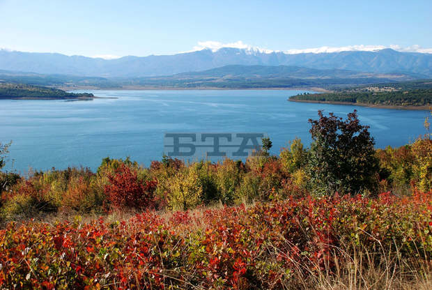 Инспекцията по труда в Монтана спря подготвяни взривове в кариера до язовир "Огоста"