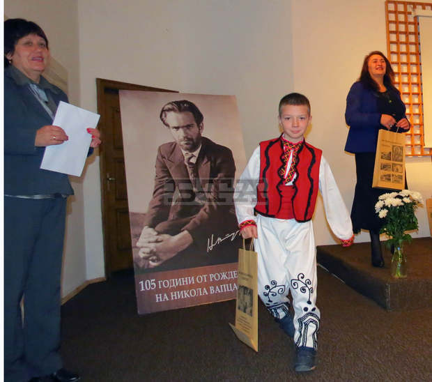 В Банско отбелязаха105-годишнинатаот рождението на Никола Вапцаров