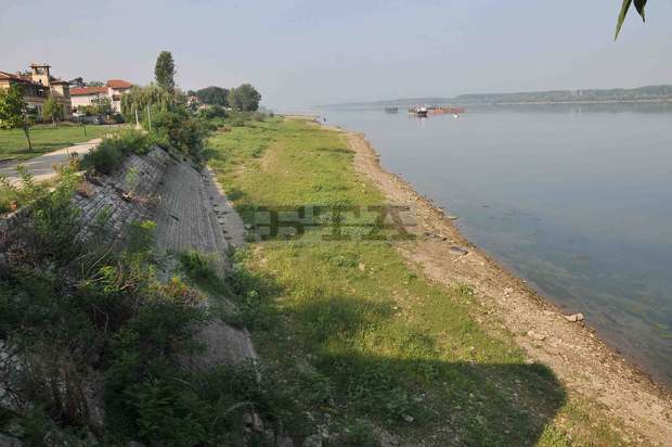 Нивото на Дунав  при Лом падна  под 100 сантиметра