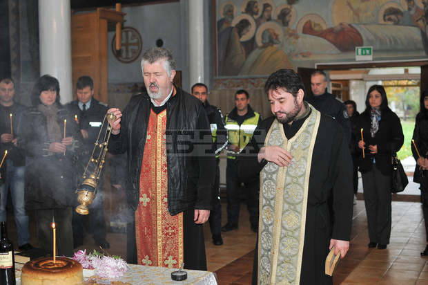 Панихида за жертвите при катастрофи бе отслужена и в Монтана Панихида за жертвите при катастрофи бе отслужена и в Монтана