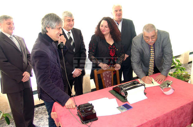 Областният управител на Велико Търново откри изложбата "Старата столица в административно-териториалното устройство на България". 