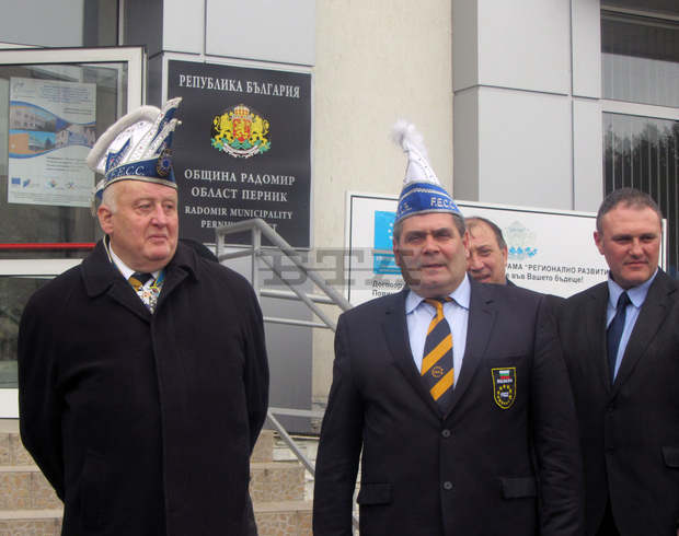 Радомир получи почетните символи на Федерацията на европейските карнавални градове