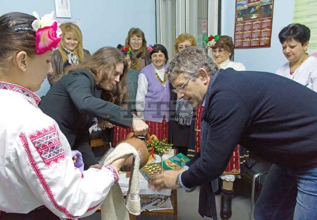 Жените от най-голямото село вобщина Велико Търново пресъздадоха традициите на празника "Бабинден" Жените от най-голямото село вобщина Велико Търново пресъздадоха традициите на празника "Бабинден"