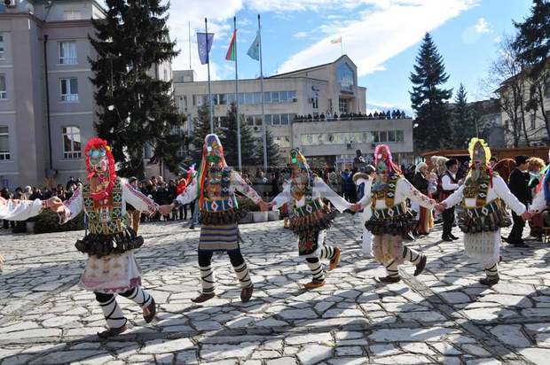 За шести път Разлог събира кукери от цял свят на карнавала"Старчевата" на 17 януари  
