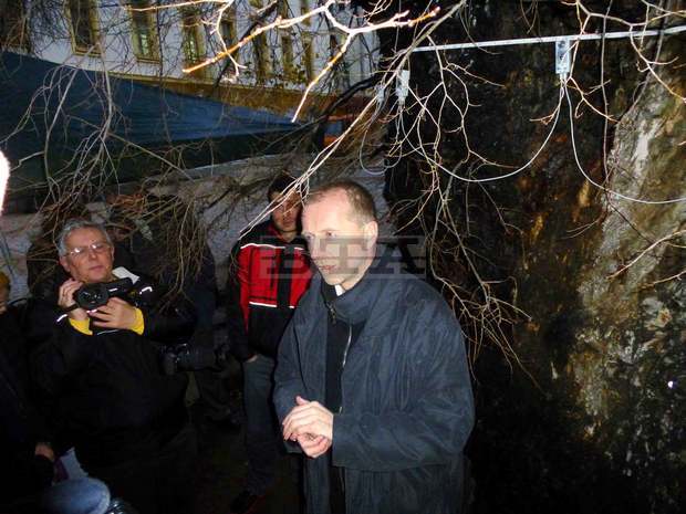 Германски специалист съветва как да бъде укрепен Старият бряст в Сливен Германски специалист съветва как да бъде укрепен Старият бряст в Сливен