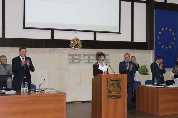 Народната певица Татяна Сърбинска бе удостоена със званието "Почетен гражданин на Благоевград" Народната певица Татяна Сърбинска бе удостоена със званието "Почетен гражданин на Благоевград"