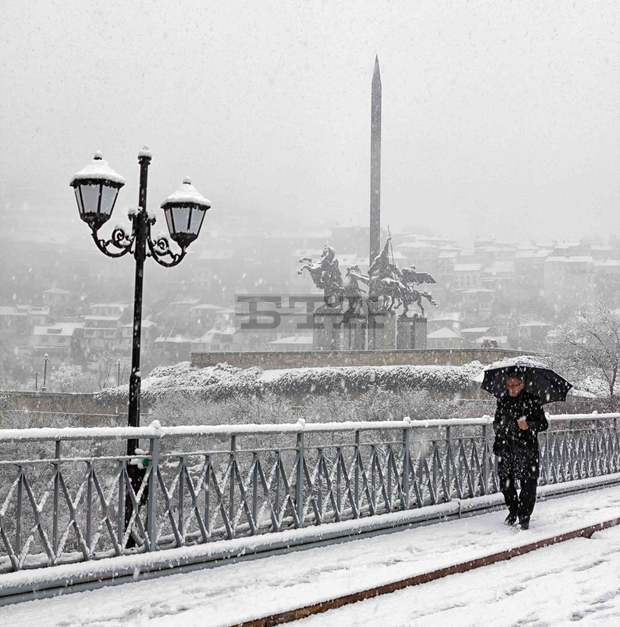 Обилен е снеговалежът на територията на цялата Великотърновска област, няма затворени пътища