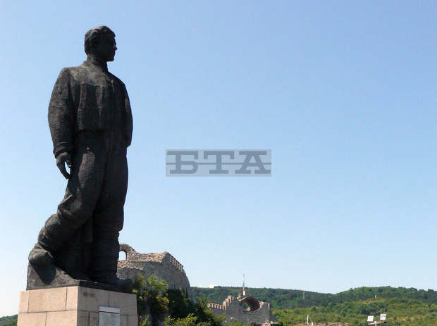 Започва реставрация на паметника на Васил Левски в Ловеч Започва реставрация на паметника на Васил Левски в Ловеч