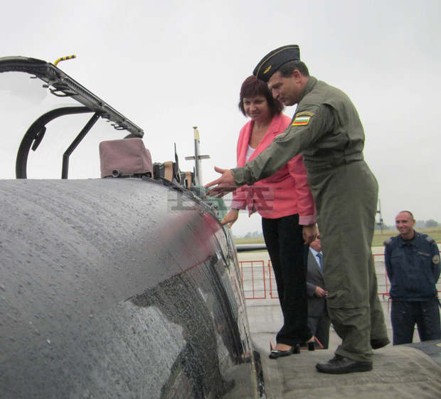 Областният управител на Плевен участва  в Деня на отворени врати  на летище "Долна Митрополия" 