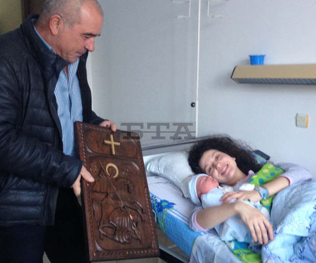 Раждането на 4-хилядното бебе  отбелязаха в една  от АГ-клиниките на Плевен