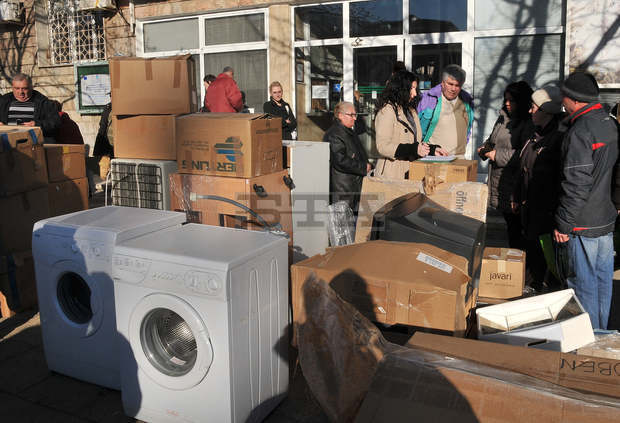 Българска православна черква от Хамбург дари електроуреди и  дрехи на пострадали от наводнението  в Берковица