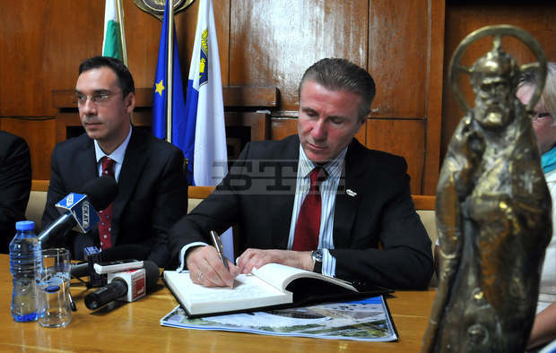 Спортният комплекс "Арена Бургас" ще бъде с капацитет 7000 места