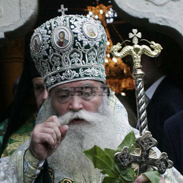 Ловчанският митрополит Гавриил ще отслужи Божествена Света литургия по случай Съединението