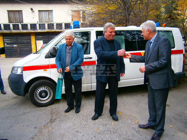 Общинската болница в Дупница "Св.Иван Рилски" от днес  има нова линейка за спешна медицинска помощ, дарена й от фармацевтичната компания "Актавис"