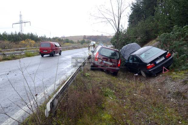 Пътен инцидент и разлята нафта на пътя Стара Загора - Казанлък