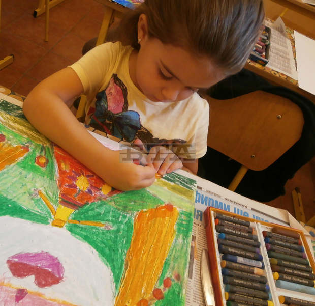 Детската артшкола "Колорит" в Плевен започва новия си творчески  сезон със 148-ма  самостоятелна изложба 