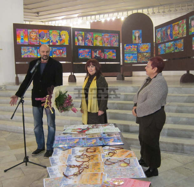 145 награди от международни конкурси  в 11 държави получиха децата на школата  "Колорит" в Плевен за една година