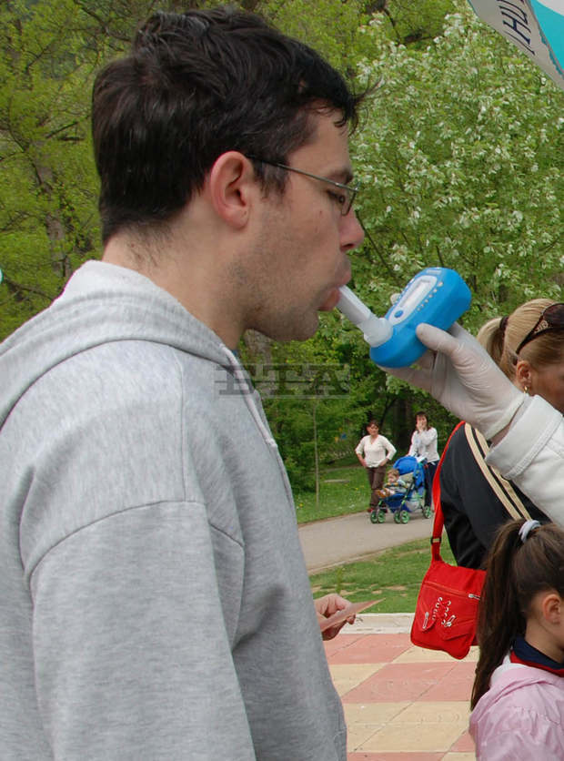 Мерят безплатно въглеродния монооксид в издишания въздух при пушачи в Разград