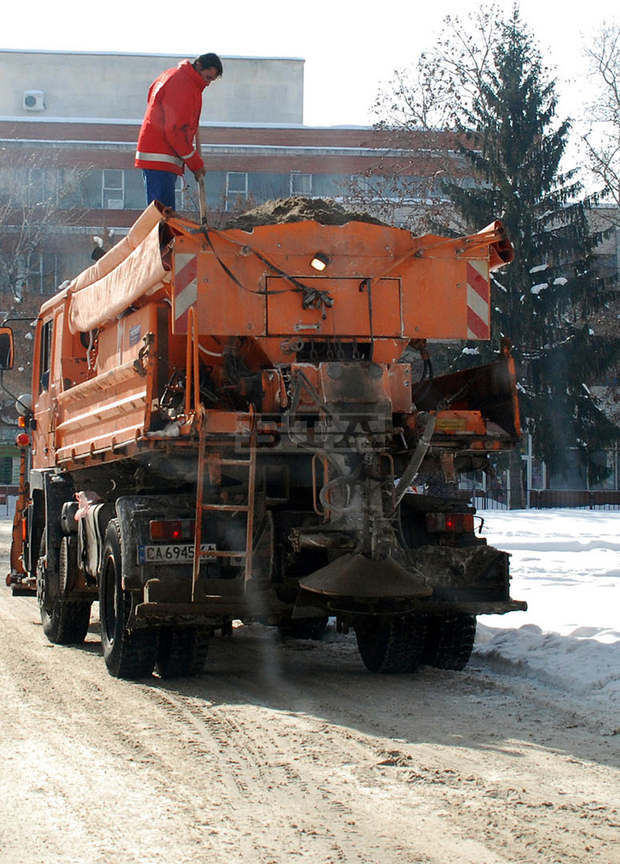 Община Асеновград има достатъчно сол, пясък и средства за зимната поддръжка на пътищата