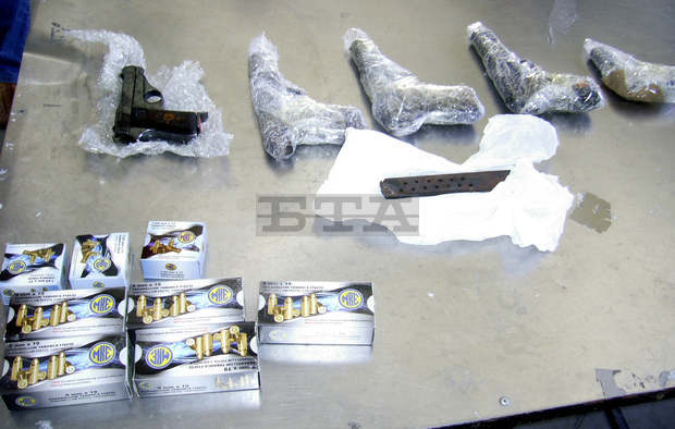 Бойни пистолети и патрони са конфискувани на "Капитан Андреево"