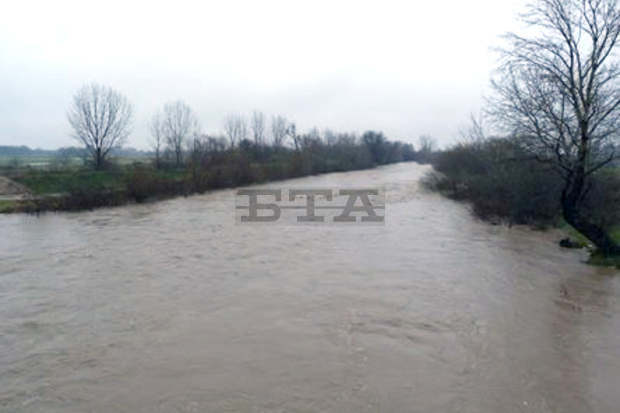 Съществува реална заплаха р. Стряма да наводни пловдивското село Трилистник