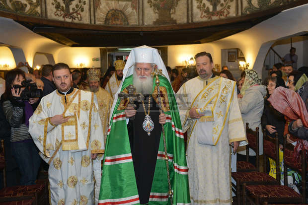 Българският патриарх Неофит и петима митрополити служат празнична литургия в Сливен 