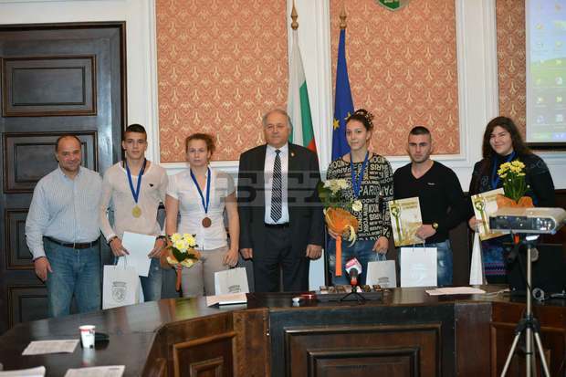Кметът на Сливен награди  четирима медалисти от Световното първенство по самбо в Кипър
