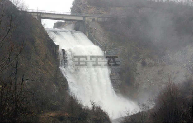 Язовир "Тича" прелива с около  43 куб.м/сек